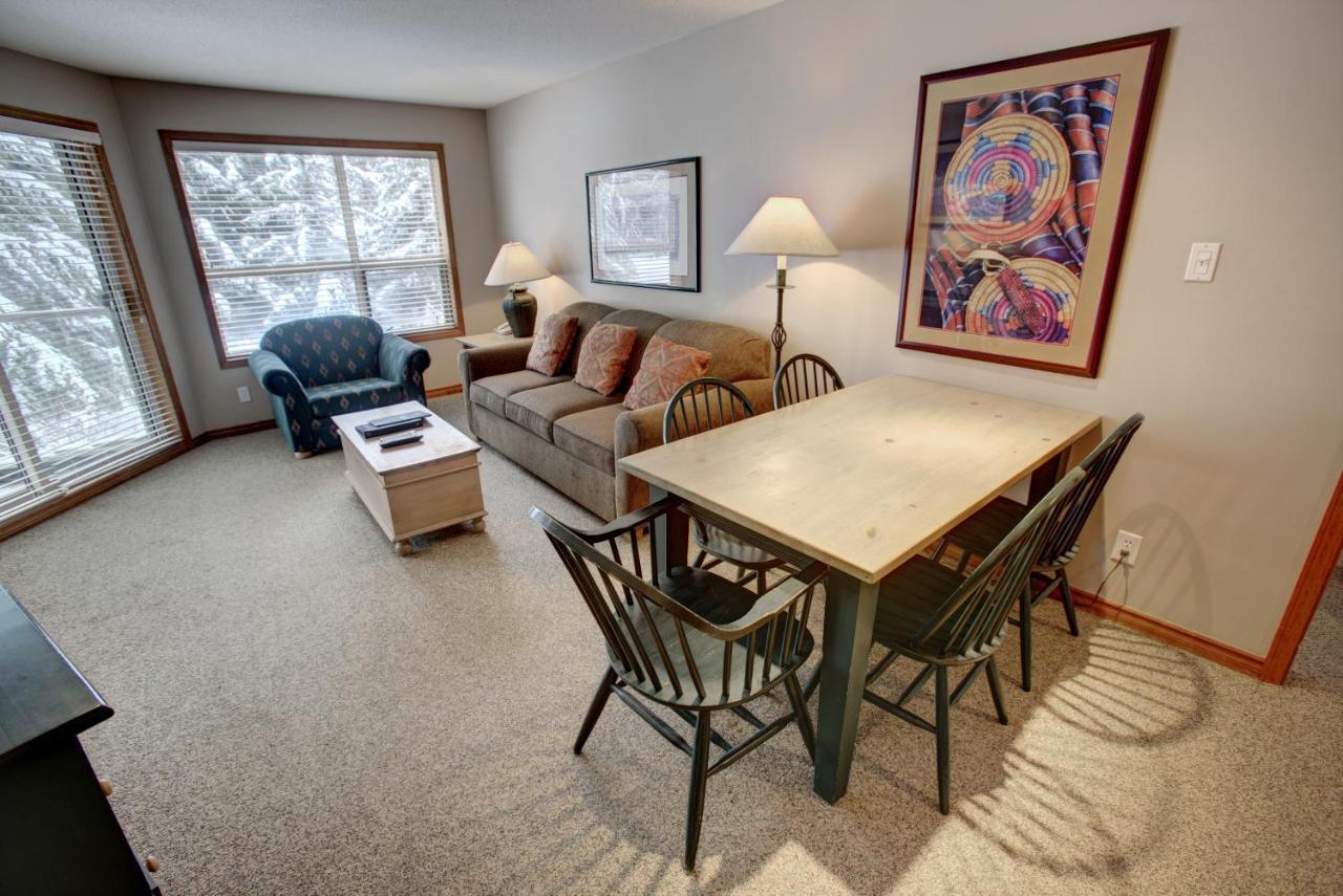 The Aspens II Villa Whistler Room photo